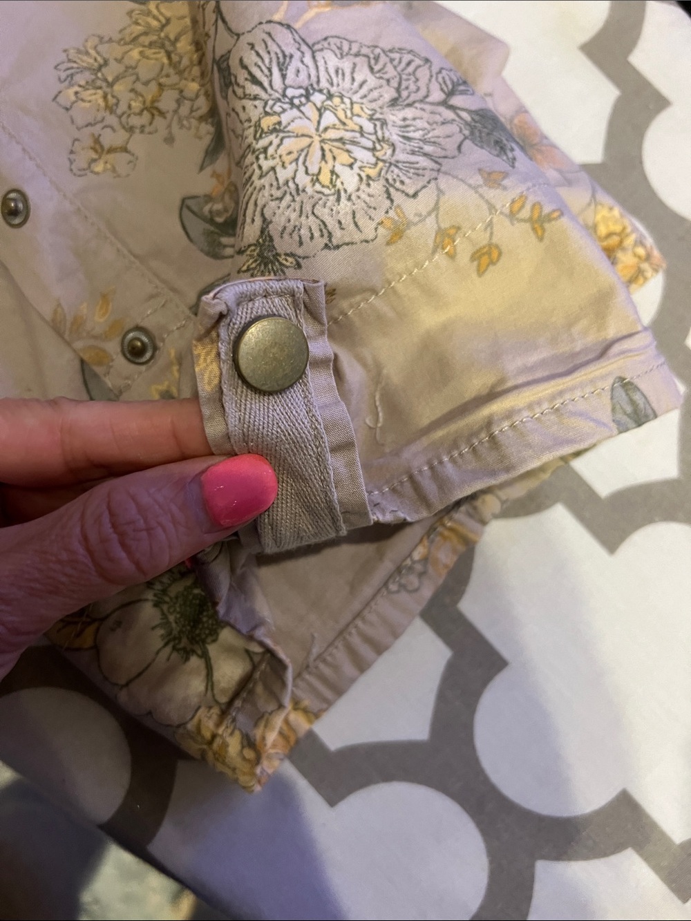 Democracy Floral Cargo ankle pants - Picture 5 of 7